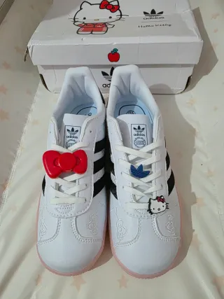 Zapatillas Adidas Blancas y Rosas Hello Kitty
