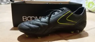 Zapatillas fútbol Boomerang negras y verdes