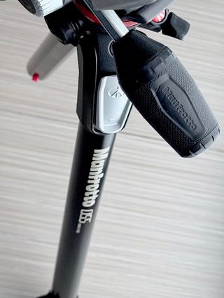 Trípode Manfrotto 055 con rótula y bolsa