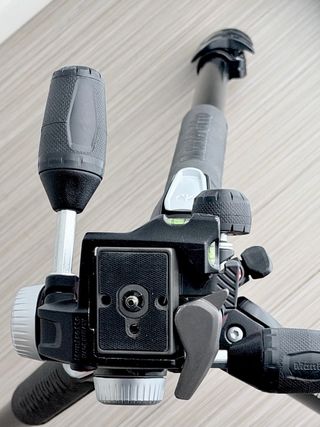 Trípode Manfrotto 055 con rótula y bolsa