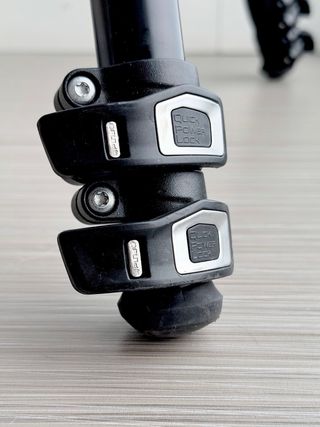 Trípode Manfrotto 055 con rótula y bolsa