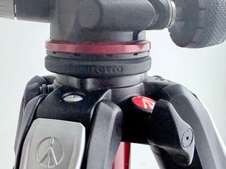 Trípode Manfrotto 055 con rótula y bolsa