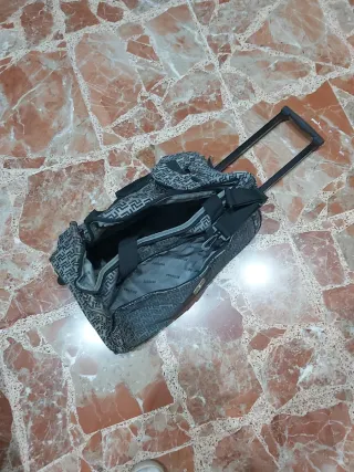 Maleta BOSSANA gris con ruedas