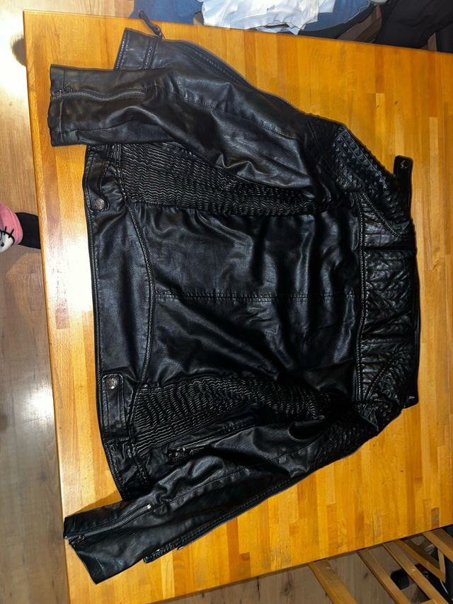 Chaqueta imitación piel mujer negra