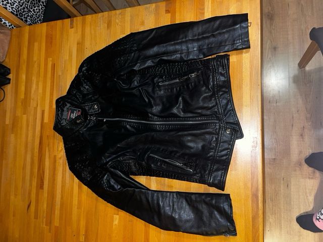 Chaqueta imitación piel mujer negra