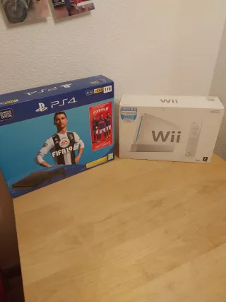 Cajas PS4 y Nintendo Wii