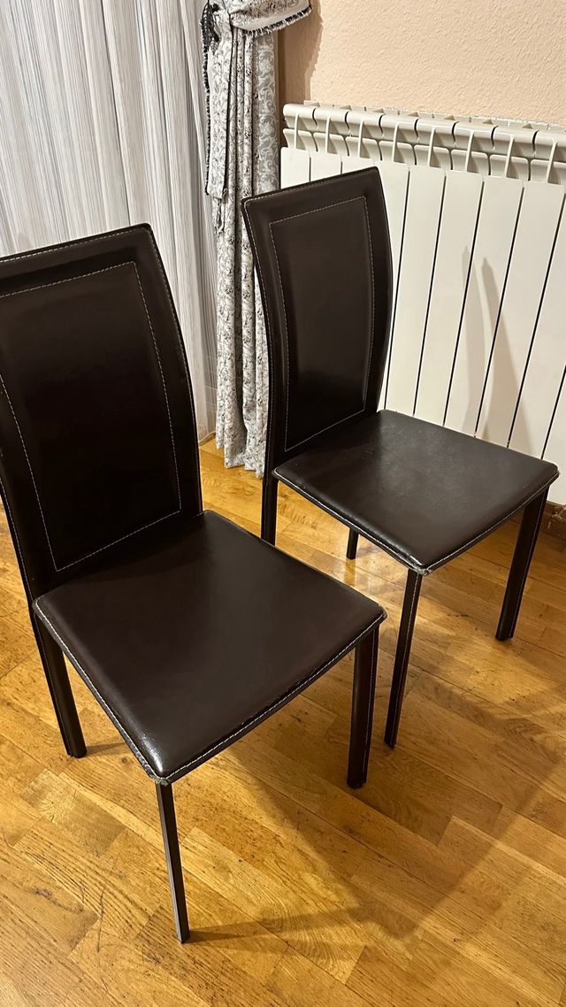 Mesa cristal y 4 sillas comedor