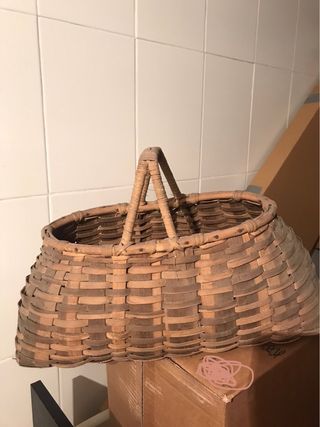 Cesto de madera antiguo