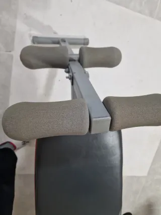 Banco abdominales gris y rojo