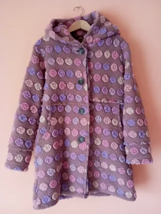 Cárdigan o abrigo de lana con círculos de colores