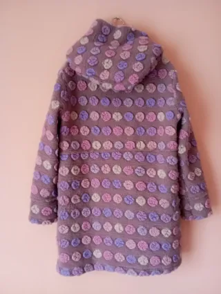 Cárdigan o abrigo de lana con círculos de colores