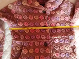 Cárdigan o abrigo de lana con círculos de colores