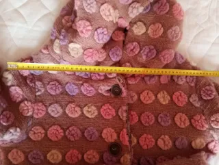 Cárdigan o abrigo de lana con círculos de colores