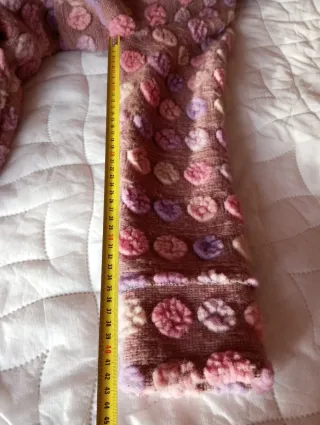 Cárdigan o abrigo de lana con círculos de colores