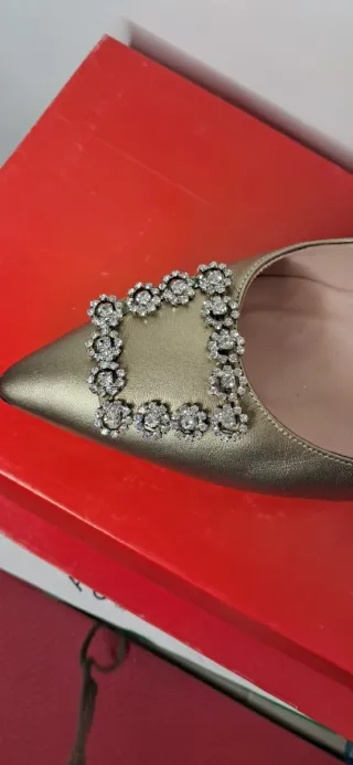 Zapatos tacón dorado de punta fina T.41