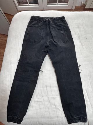 Pantalón vaquero Bershka negro roto