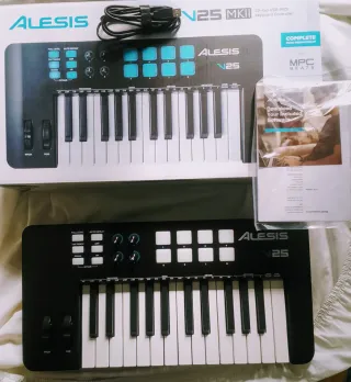 Teclado MIDI Alesis V25 MKII
