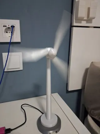 Maqueta Aerogenerador Blanco