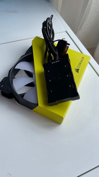 Corsair AF120 RGB ELITE + Hub