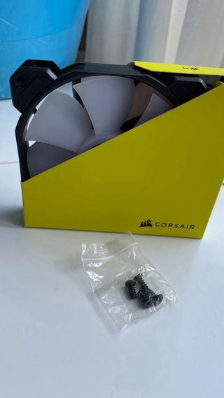 Corsair AF120 RGB ELITE + Hub