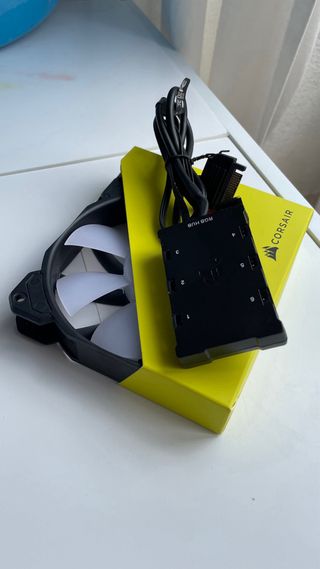 Corsair AF120 RGB ELITE + Hub