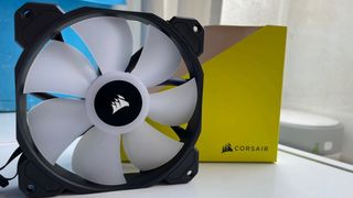 Corsair AF120 RGB ELITE + Hub