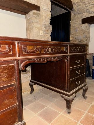 Escritorio in legno massello intagliato