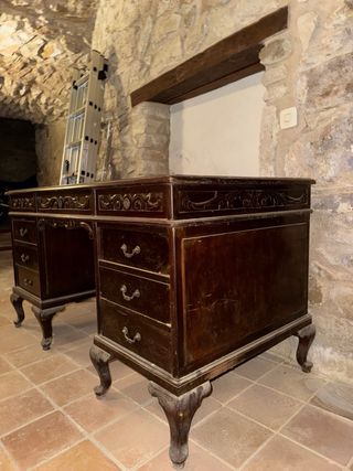 Escritorio in legno massello intagliato