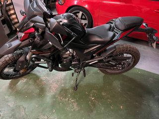 Moto Zontes 125cc Negra y Roja