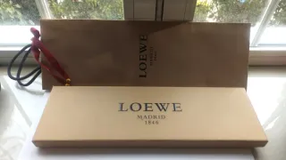 Corbata nueva LOEWE, Seda 100%, Estampada Roja