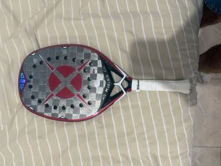 Pala Pádel HÉROES MJOLNIR con tratamiento glipper.