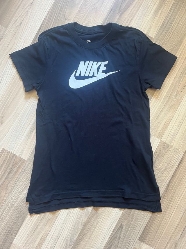 Camiseta Nike Negra Logo Blanco