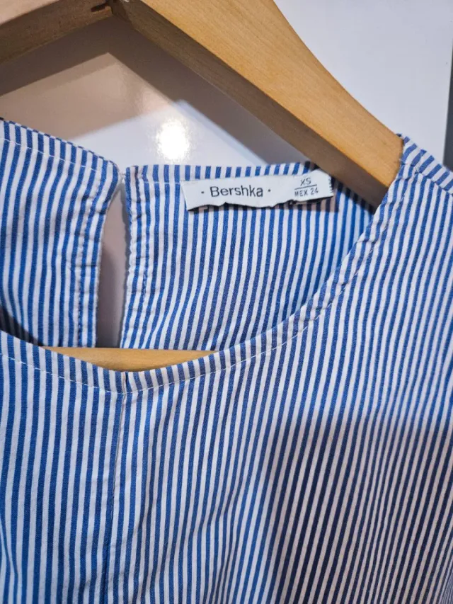 Blusa Bershka rayas bordada flores mariposa