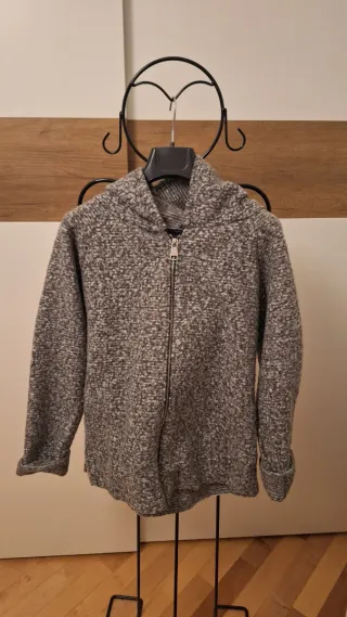 Cappottino con cappuccio grigio e bianco