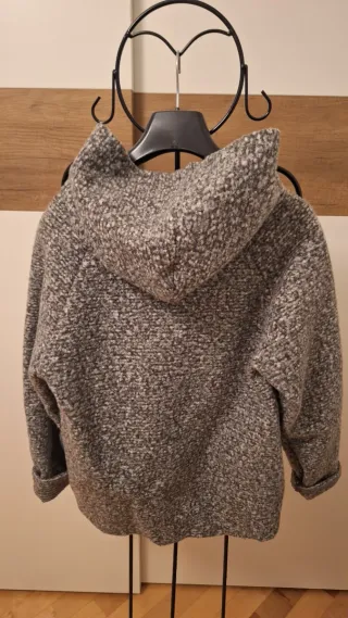 Cappottino con cappuccio grigio e bianco