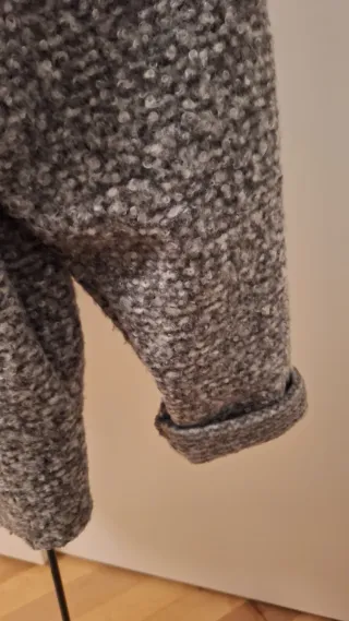 Cappottino con cappuccio grigio e bianco