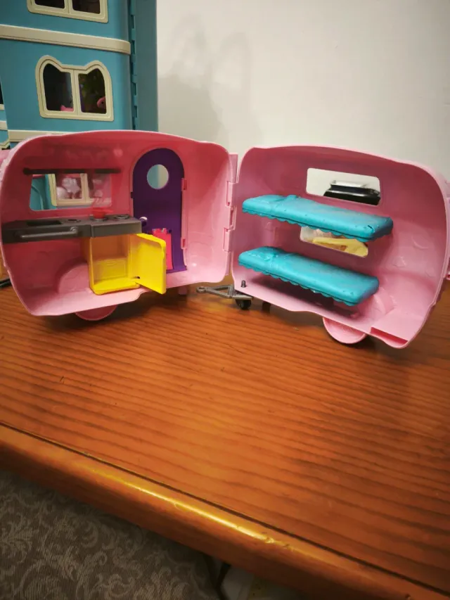 Coche y Caravana Barbie Chelsea