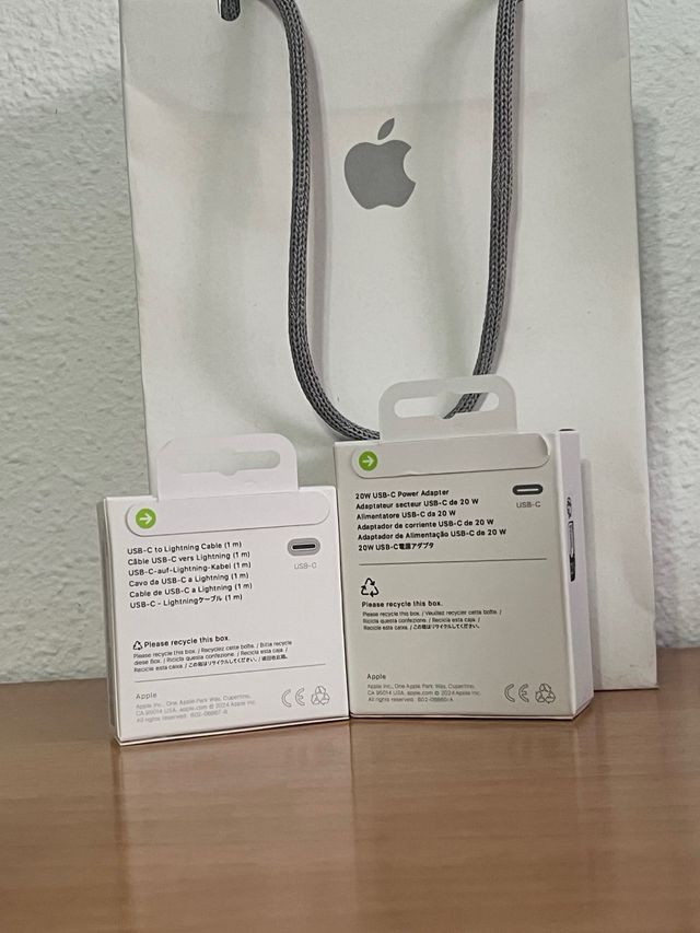 Caricatore Apple iPhone completo nuovo