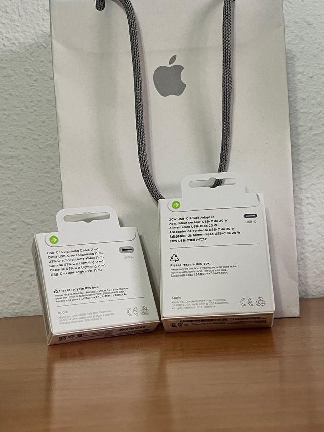 Caricatore Apple iPhone completo nuovo