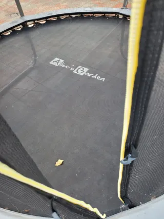 Cama elástica con red de seguridad