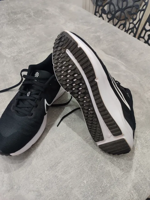 Zapatillas Nike Hombre Negras y Blancas