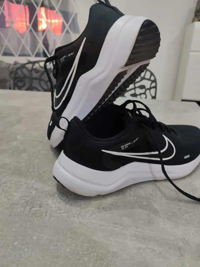 Zapatillas Nike Hombre Negras y Blancas