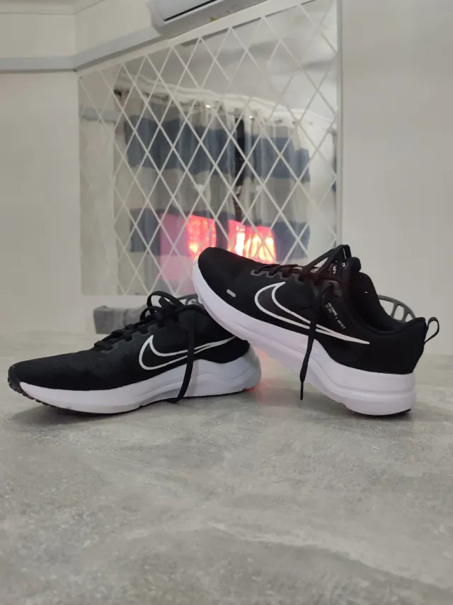 Zapatillas Nike Hombre Negras y Blancas