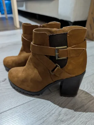 Botines de tacón marrones