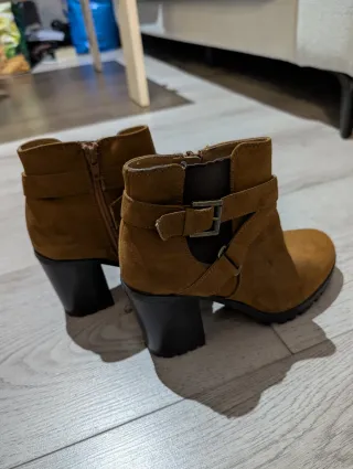 Botines de tacón marrones