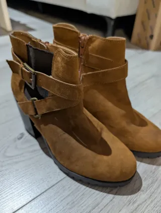 Botines de tacón marrones