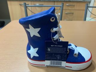 Hucha zapato deportivo resina estrellas