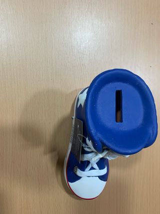 Hucha zapato deportivo resina estrellas