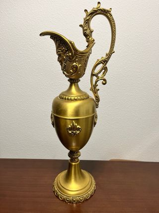 Jarrón ánfora metal dorado decorado