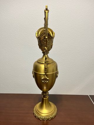 Jarrón ánfora metal dorado decorado